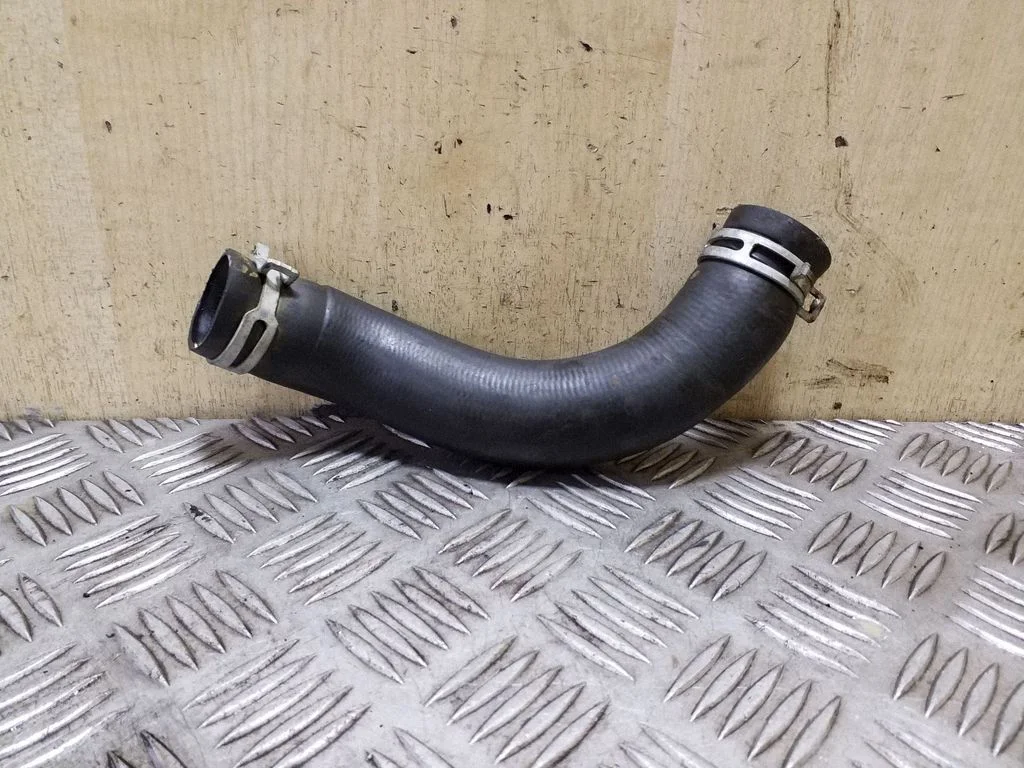 Engine coolant pipe/hose