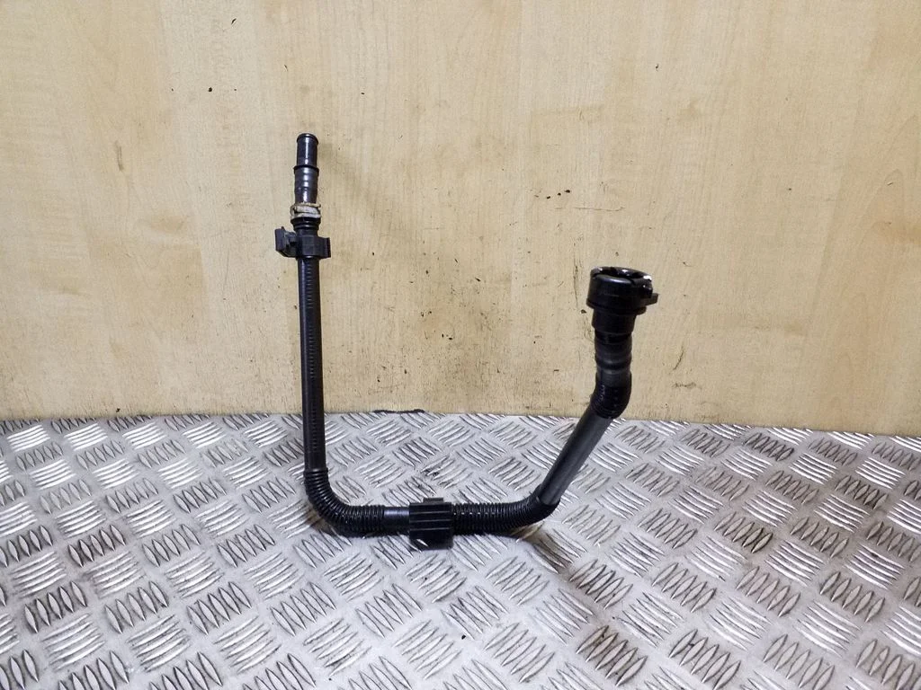 Engine coolant pipe/hose