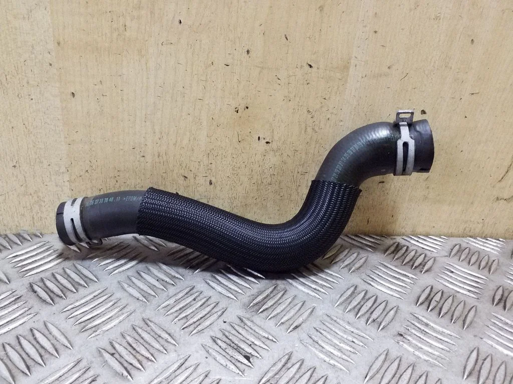 Engine coolant pipe/hose