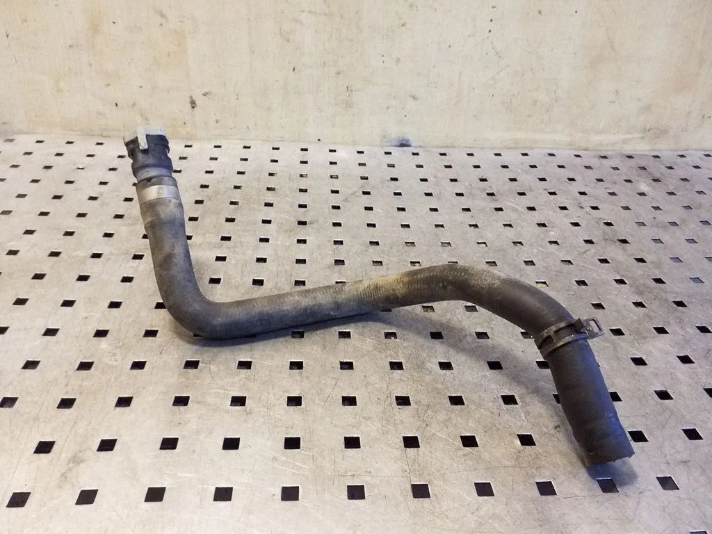 Engine coolant pipe/hose