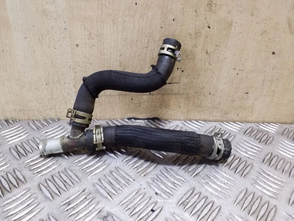 Engine coolant pipe/hose
