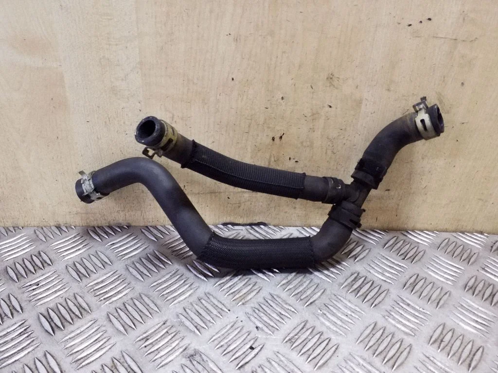 Engine coolant pipe/hose