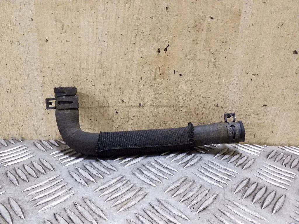 Engine coolant pipe/hose