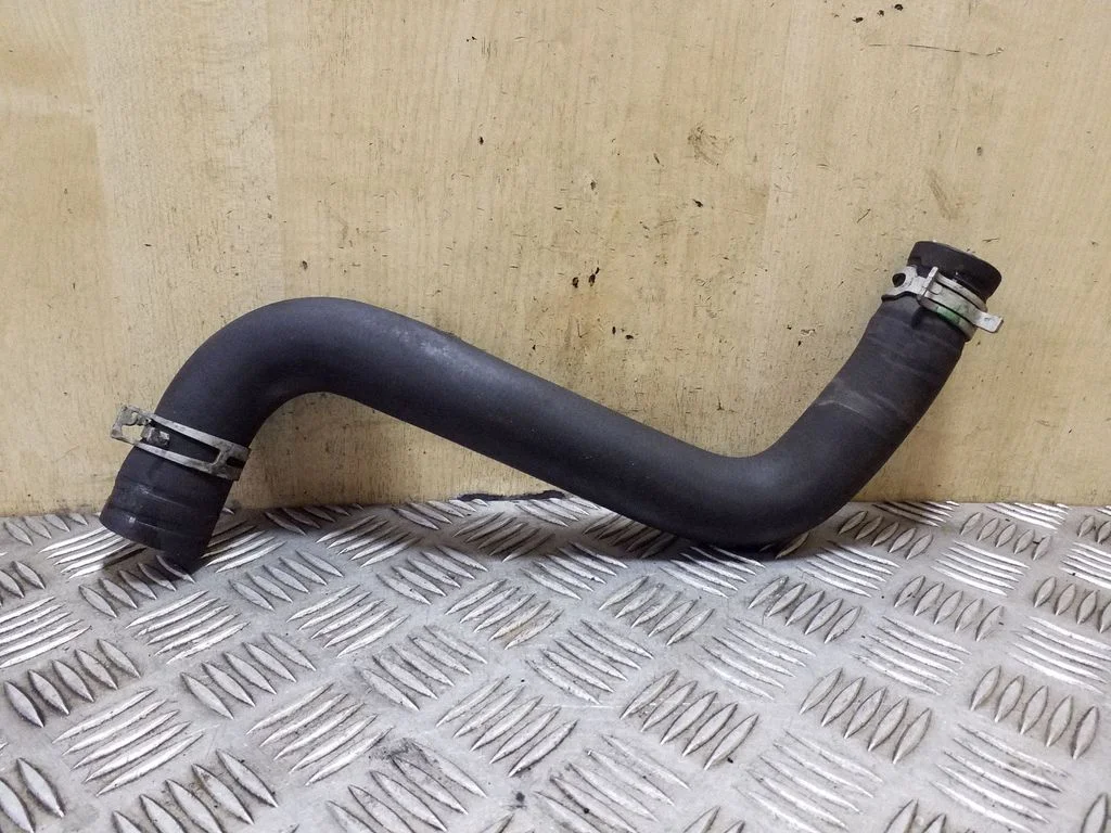 Engine coolant pipe/hose