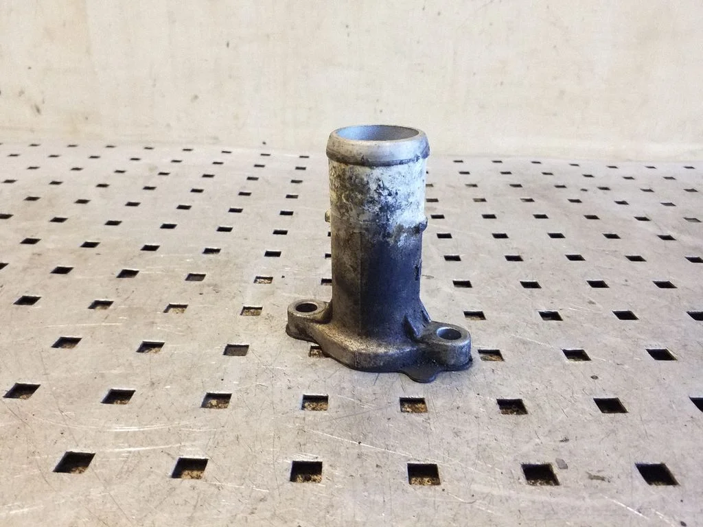 Engine coolant pipe/hose