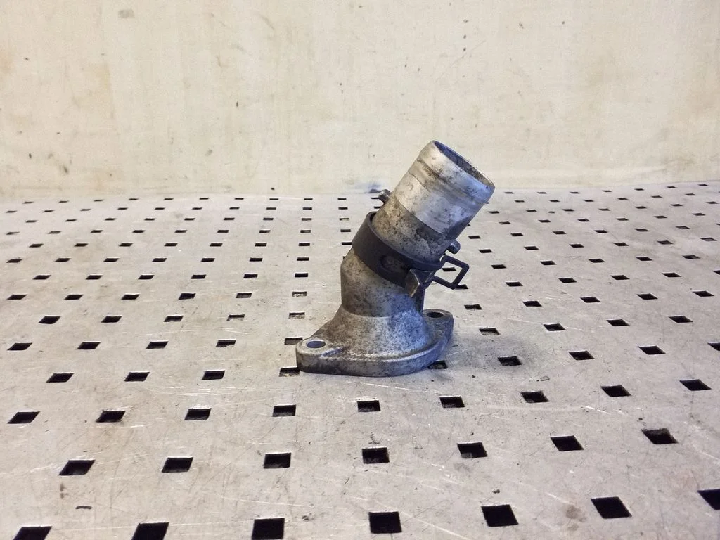 Engine coolant pipe/hose