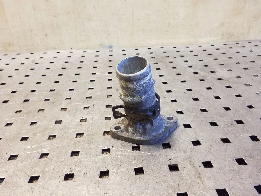 Engine coolant pipe/hose