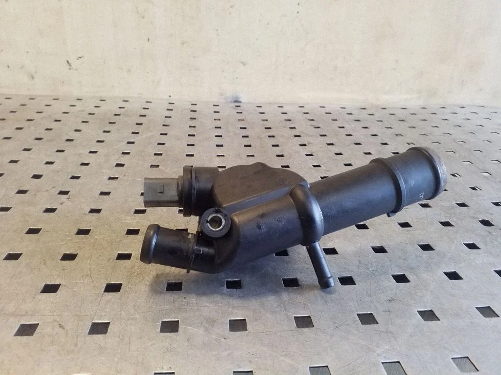 Engine coolant pipe/hose 03L121132