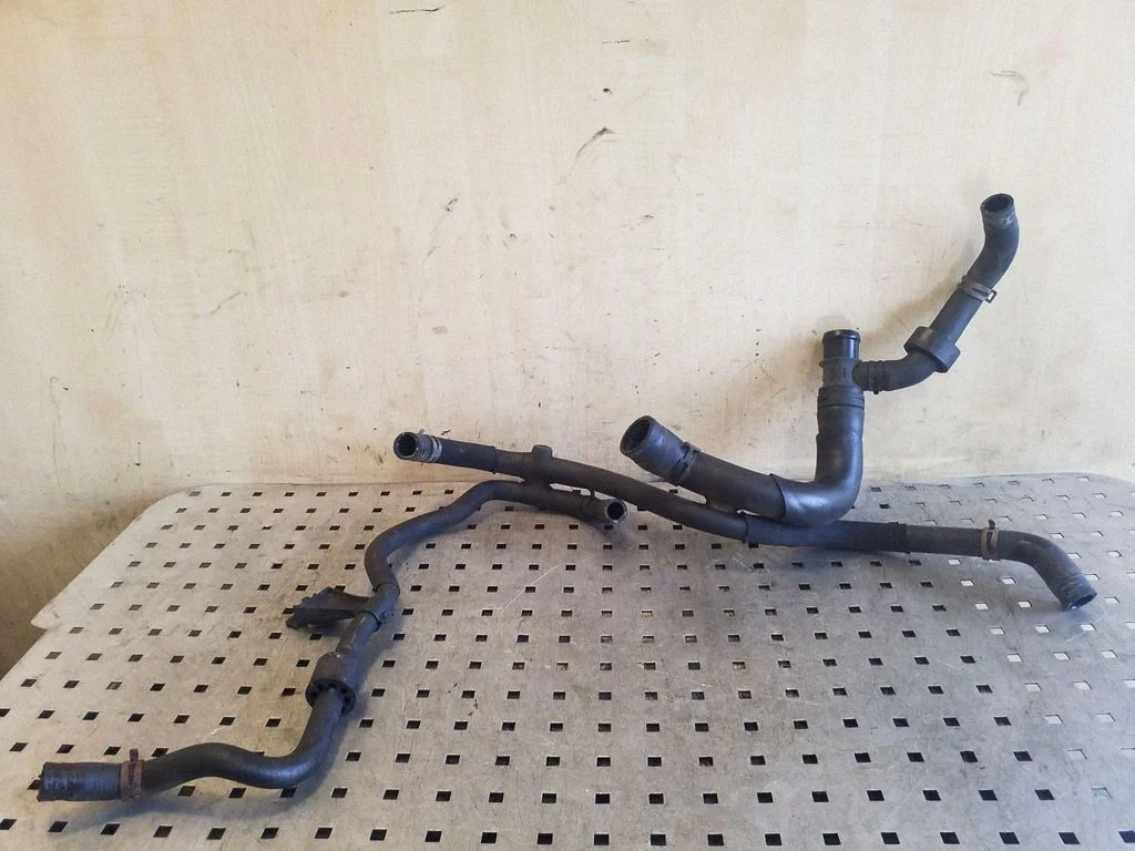 Engine coolant pipe/hose