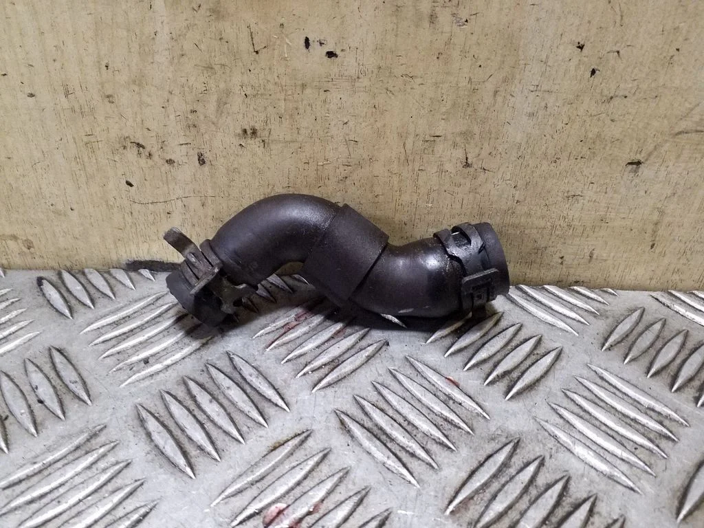 Engine coolant pipe/hose