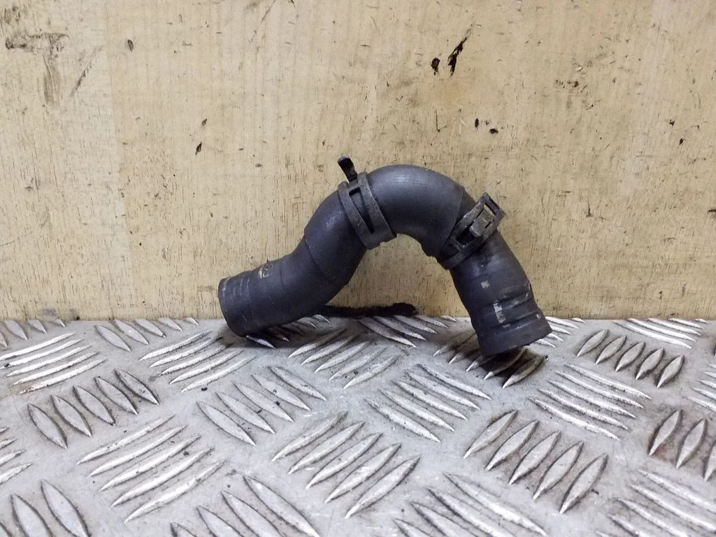 Engine coolant pipe/hose