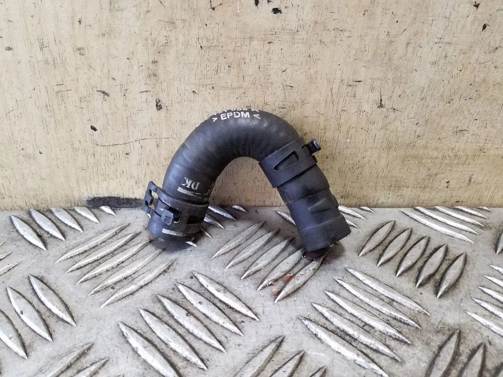 Engine coolant pipe/hose 04L121058R
