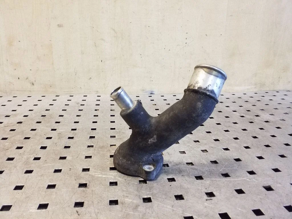 Engine coolant pipe/hose