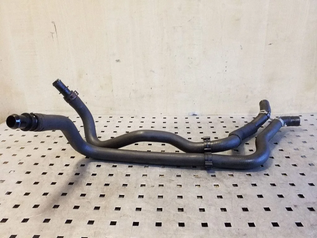 Engine coolant pipe/hose