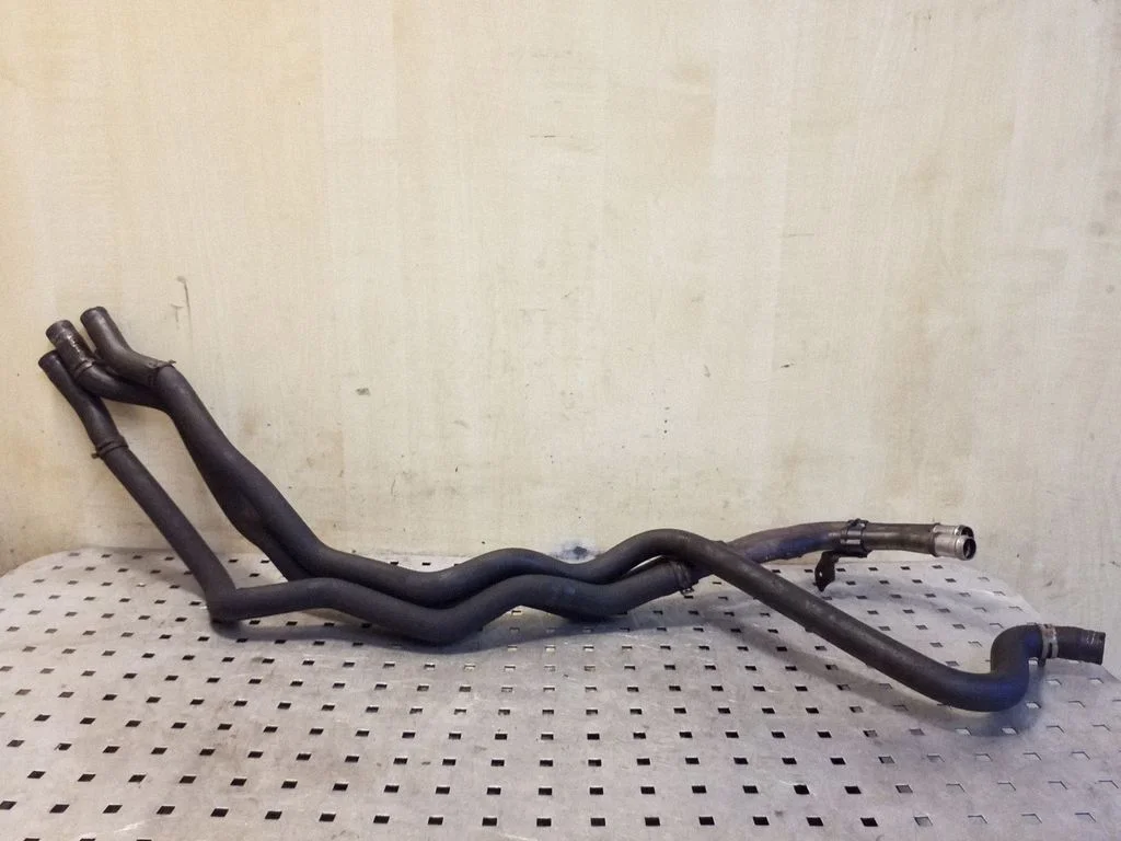 Engine coolant pipe/hose