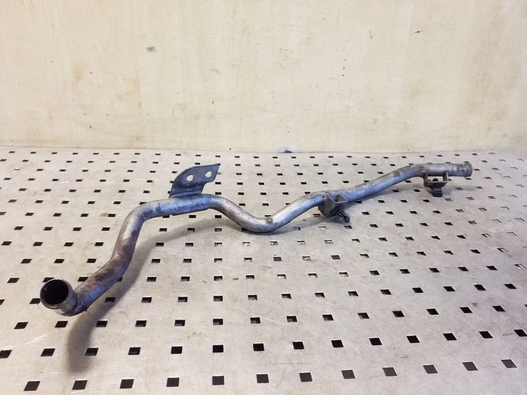 Engine coolant pipe/hose