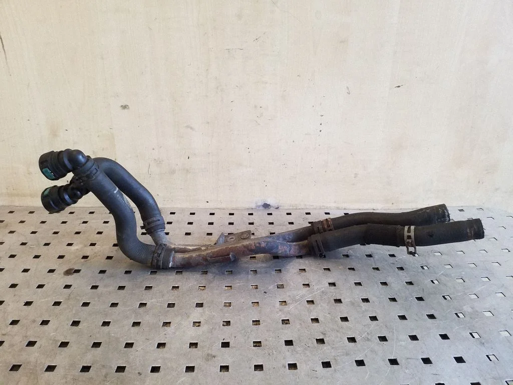 Engine coolant pipe/hose