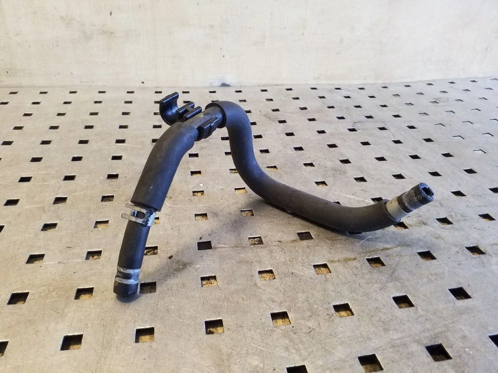 Engine coolant pipe/hose