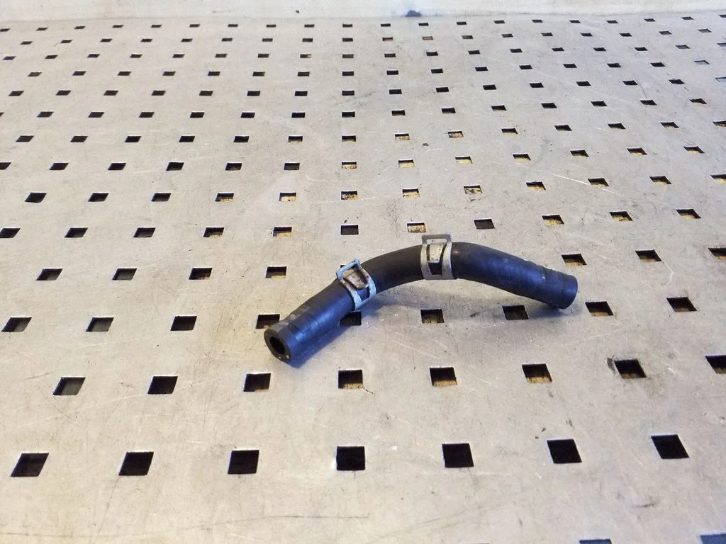 Engine coolant pipe/hose