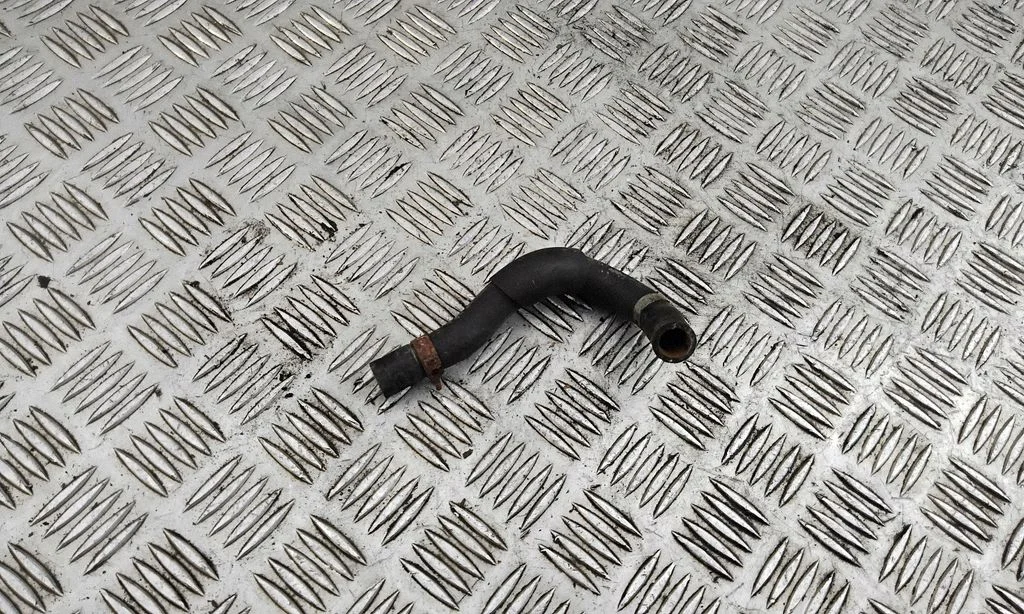 Engine coolant pipe/hose