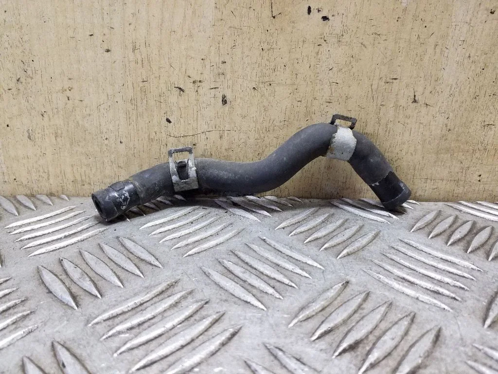 Engine coolant pipe/hose