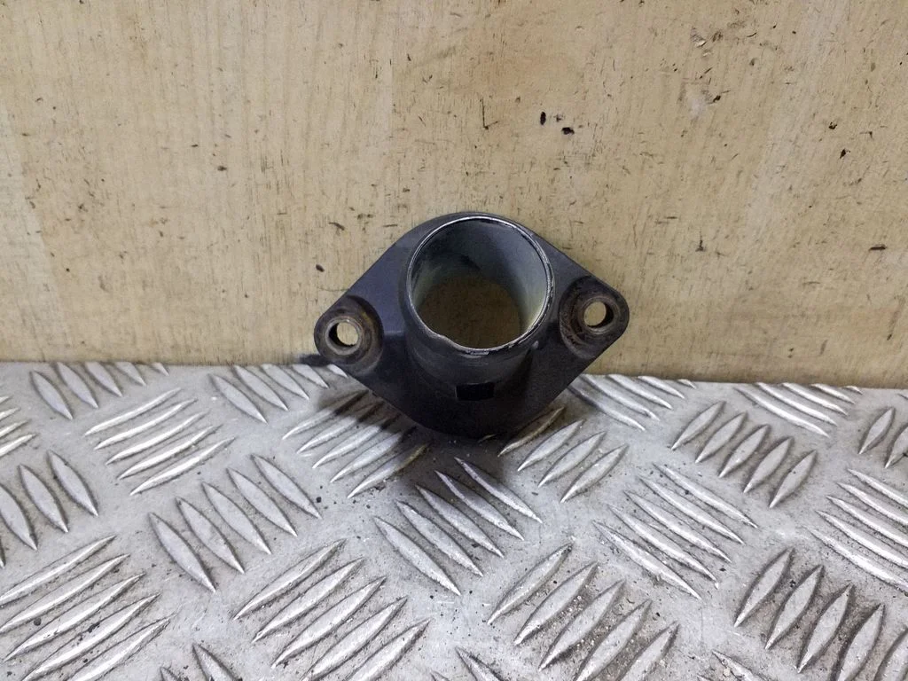 Engine coolant pipe/hose