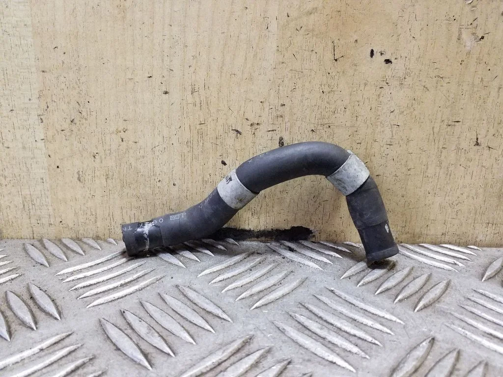 Engine coolant pipe/hose