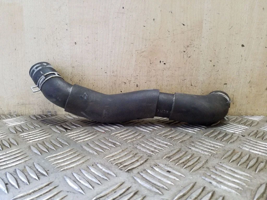 Engine coolant pipe/hose – Nissan Juke I F15 (2010-2018)
