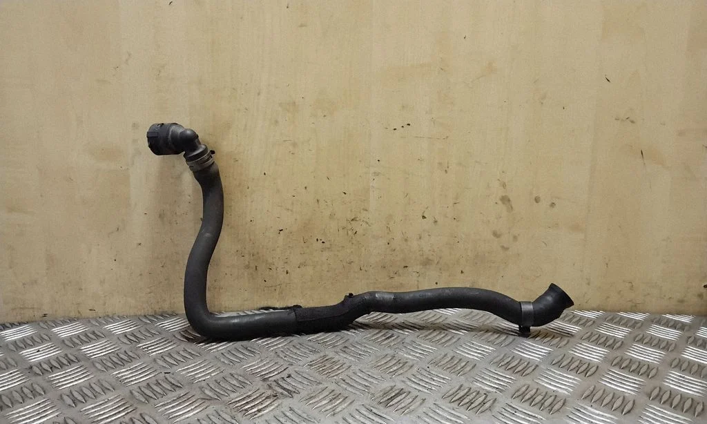 Engine coolant pipe/hose