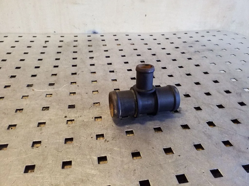 Engine coolant pipe/hose N906929
