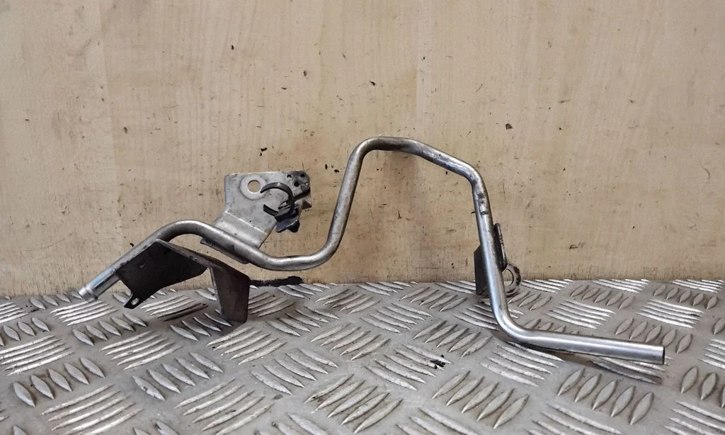 Engine coolant pipe/hose