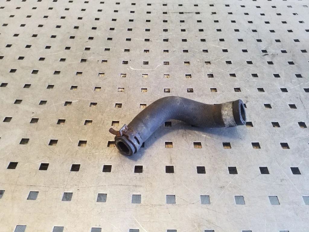 Engine coolant pipe/hose