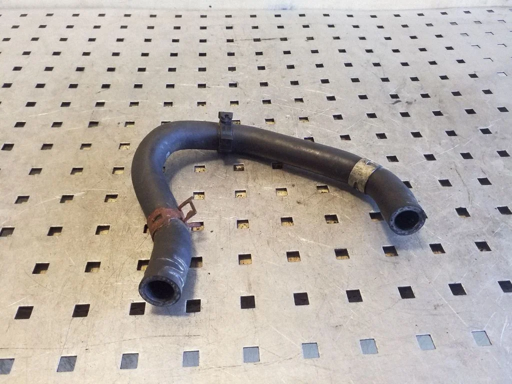 Engine coolant pipe/hose