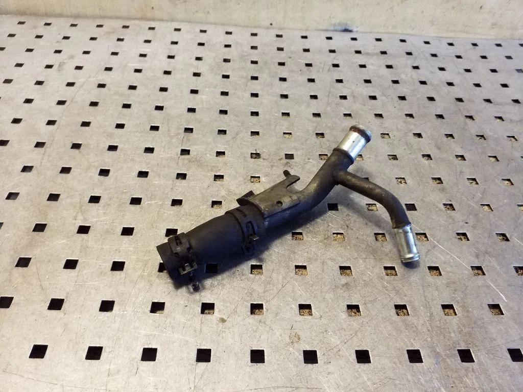 Engine coolant pipe/hose