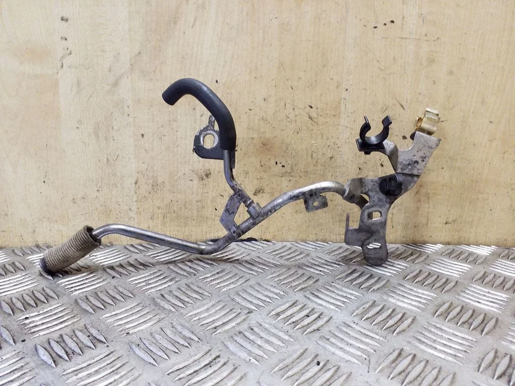 Engine coolant pipe/hose