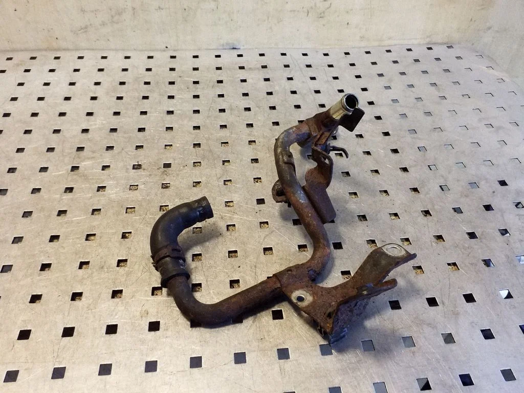 Engine coolant pipe/hose