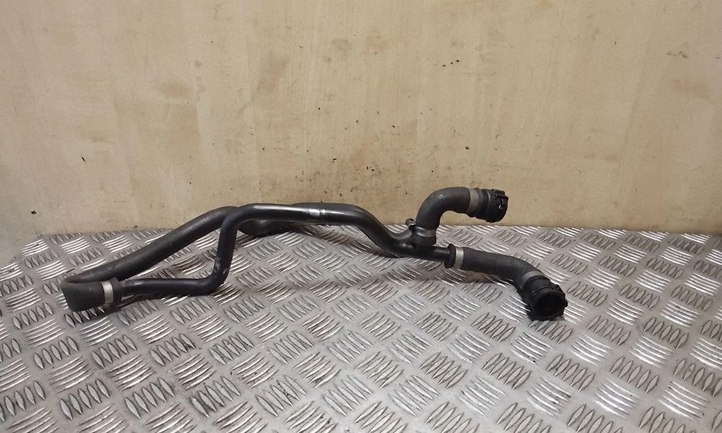 Engine coolant pipe/hose