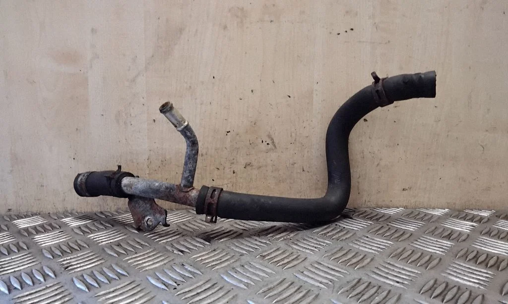 Engine coolant pipe/hose