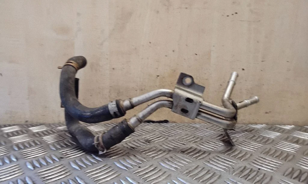 Engine coolant pipe/hose