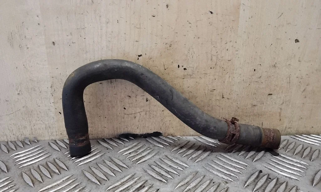Engine coolant pipe/hose