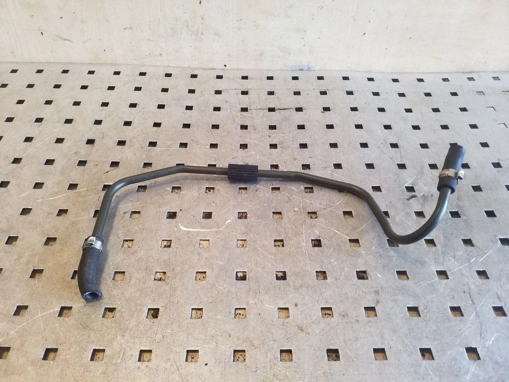 Engine coolant pipe/hose