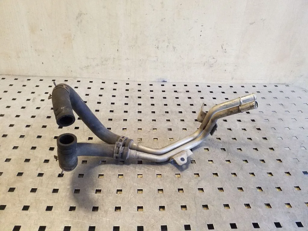 Engine coolant pipe/hose