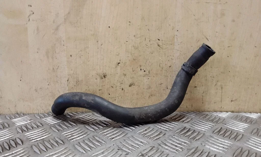Engine coolant pipe/hose