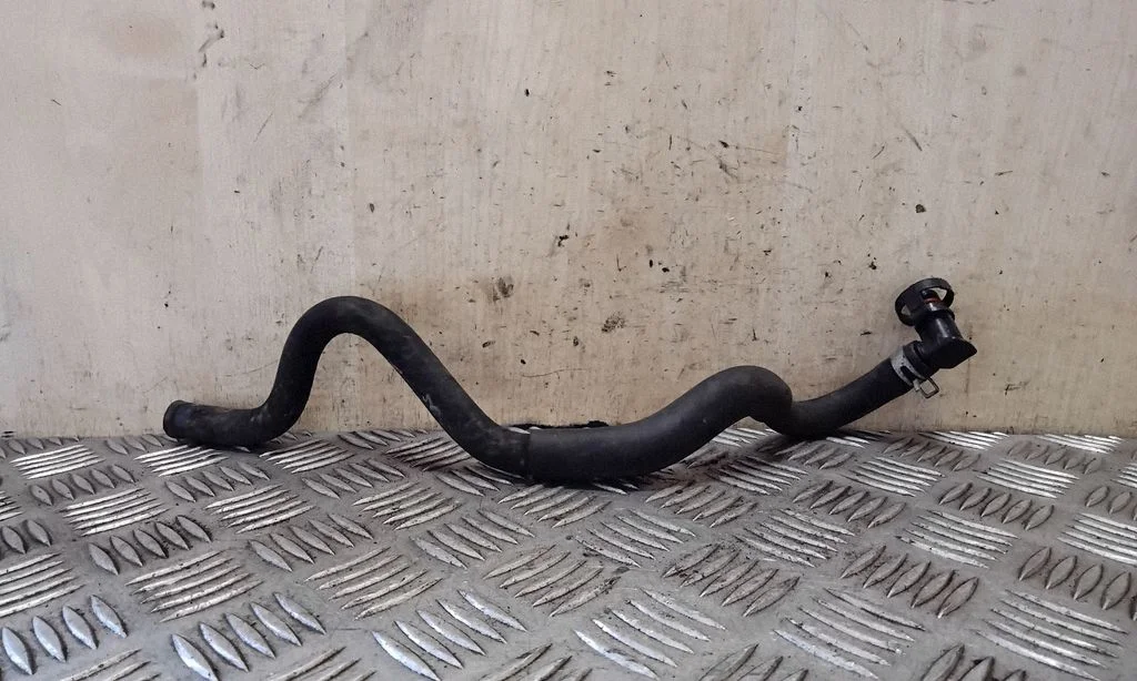 Engine coolant pipe/hose
