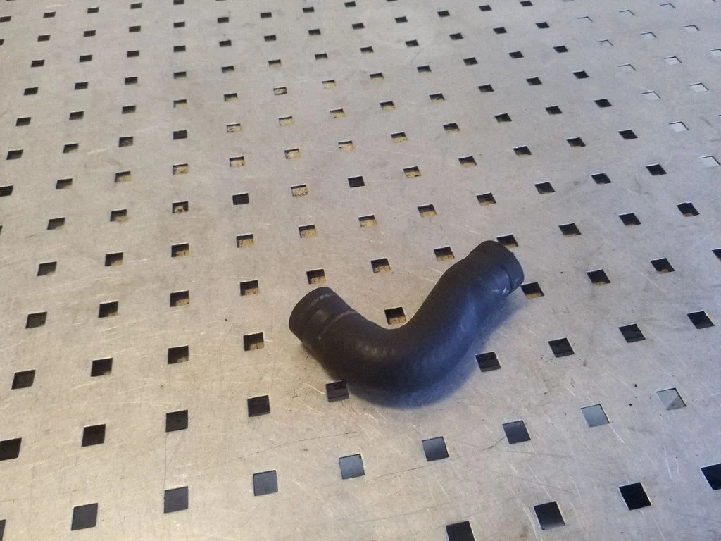 Engine coolant pipe/hose