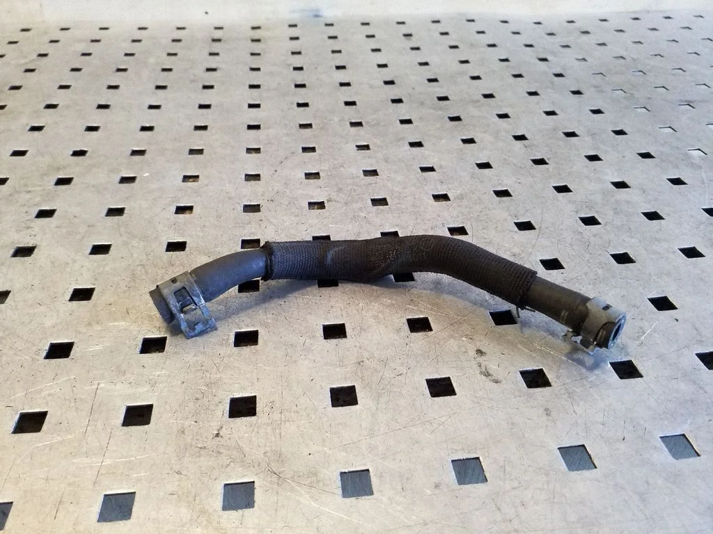 Engine coolant pipe/hose