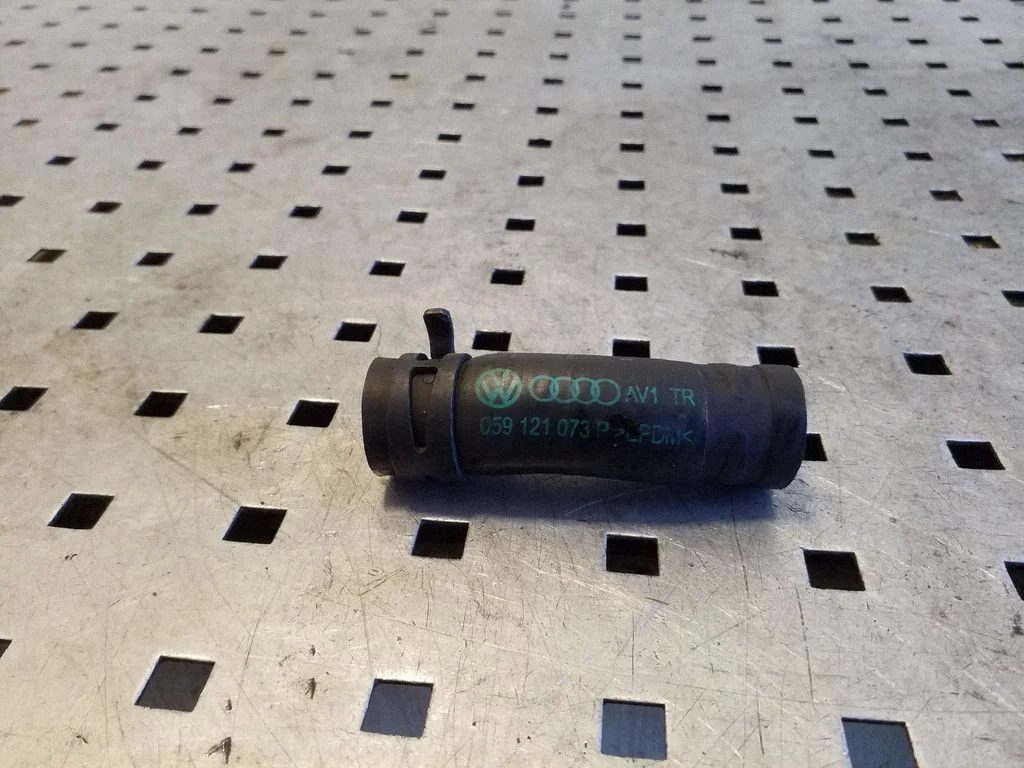 Engine coolant pipe/hose 059121073P