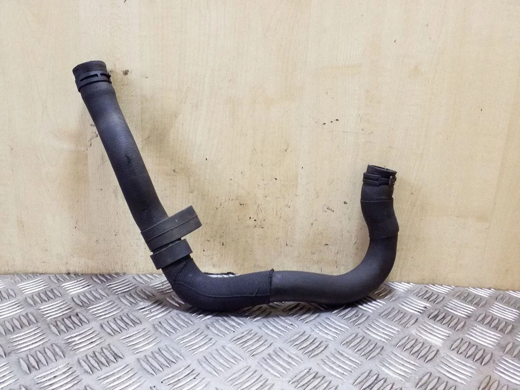 Engine coolant pipe/hose