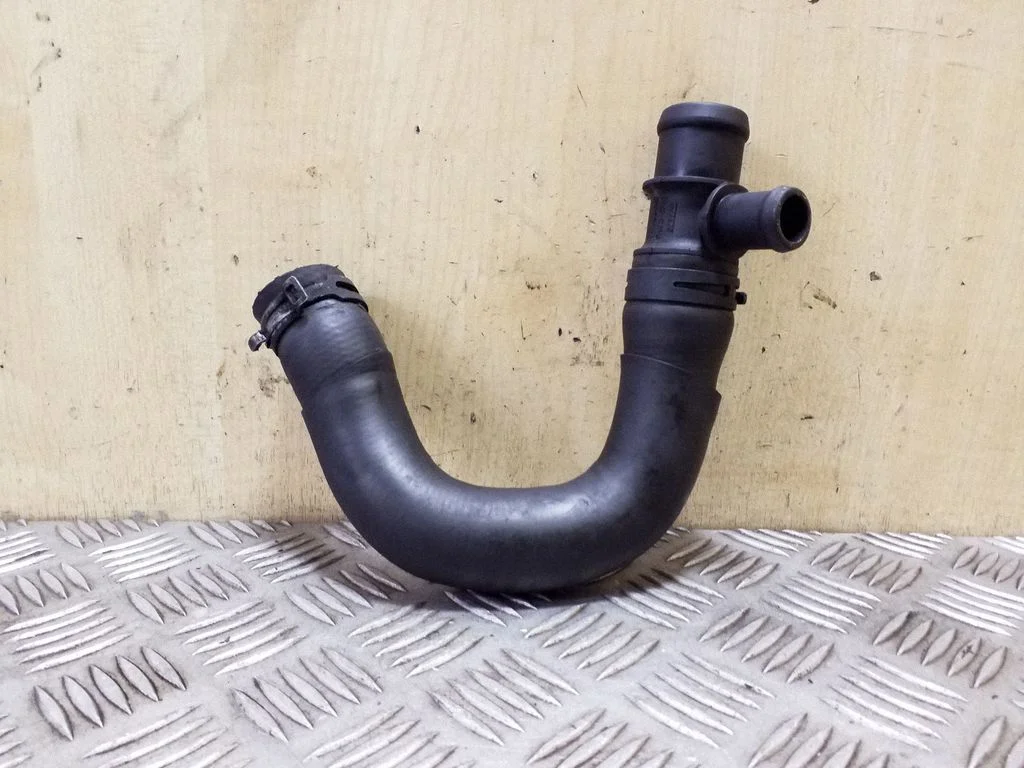 Engine coolant pipe/hose