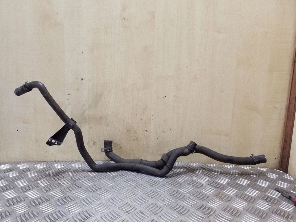 Engine coolant pipe/hose